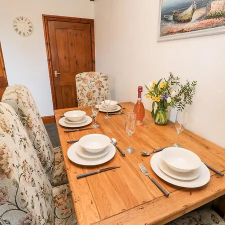 Hawthorn Dale * ウィットビー